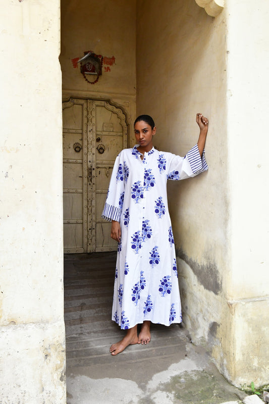 Ariah Kaftan in Berry Buta